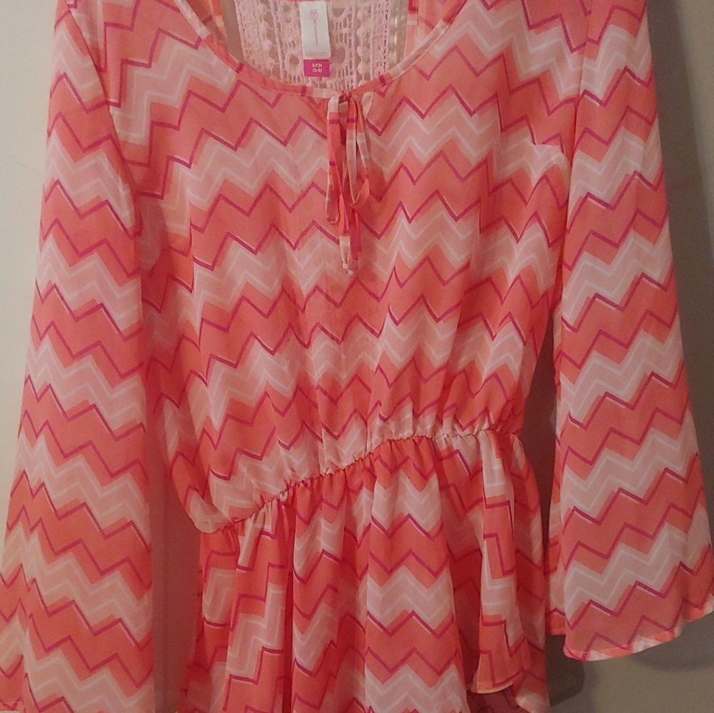 Cute top! - Picture 2 of 2